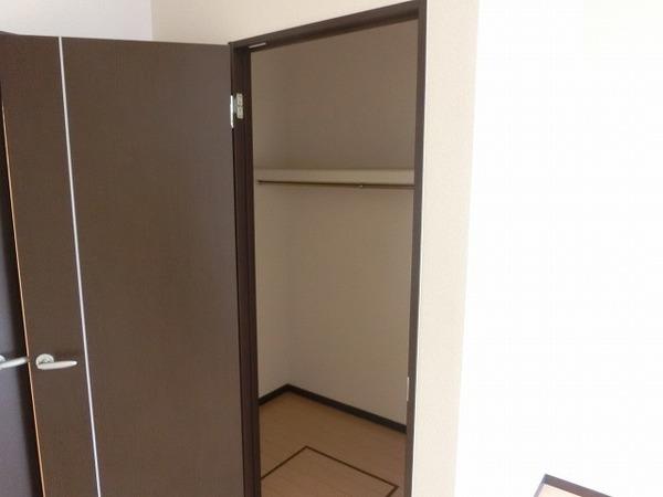 堺市西区鳳西町２丁のハイツ