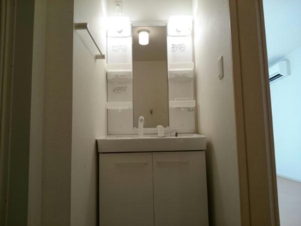 上参番館