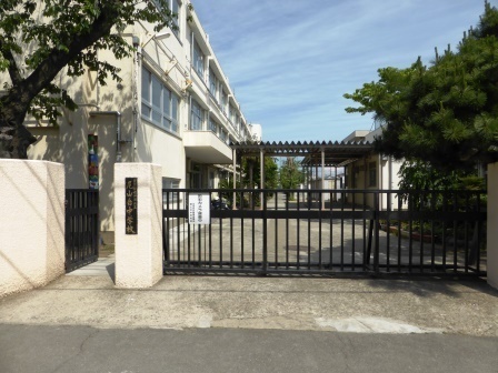 世田谷区等々力5丁目のアパート(世田谷区立尾山台中学校)