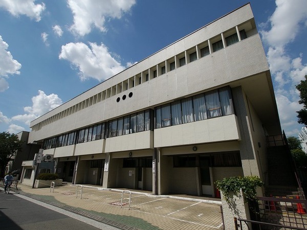 カーネギーパーク(品川区立荏原図書館)