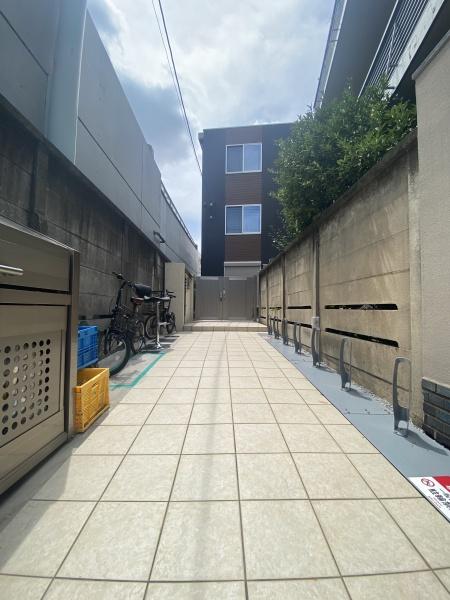 アクシス学芸大学
