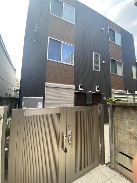 アクシス学芸大学