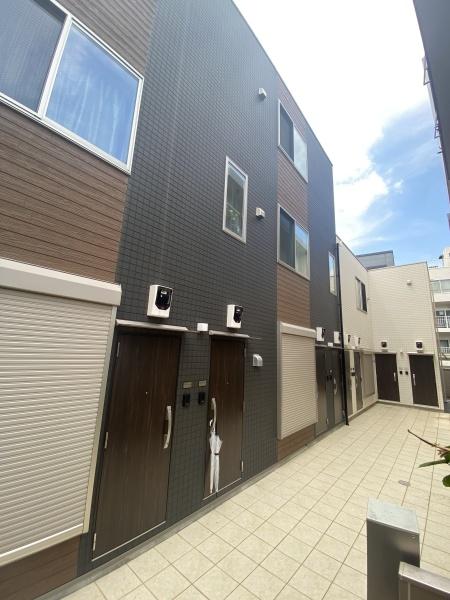 アクシス学芸大学