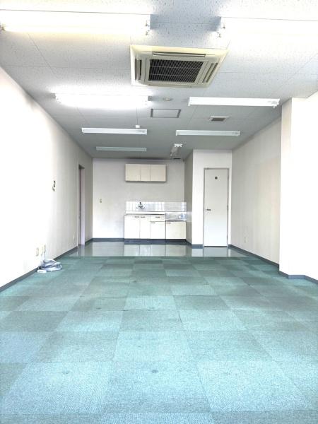 川成新町貸事務所・倉庫1F