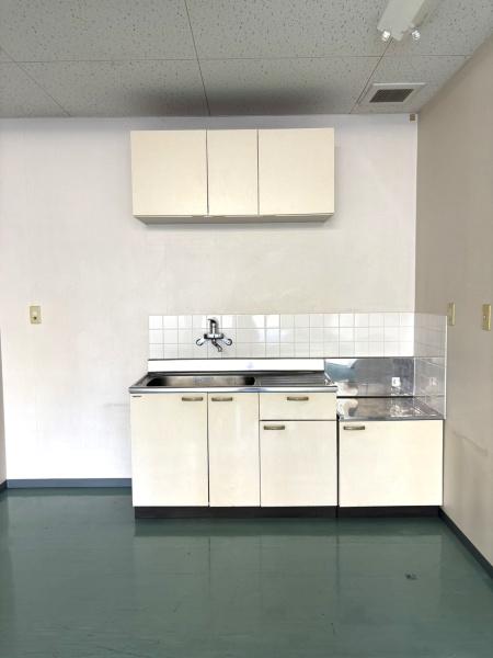 川成新町貸事務所・倉庫1F
