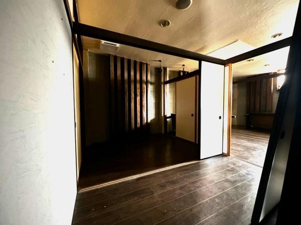 原田ビル　　1階