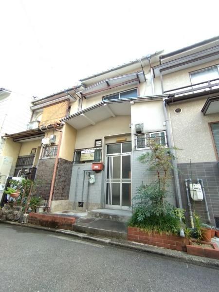 京都市中京区西ノ京馬代町のテラスハウス