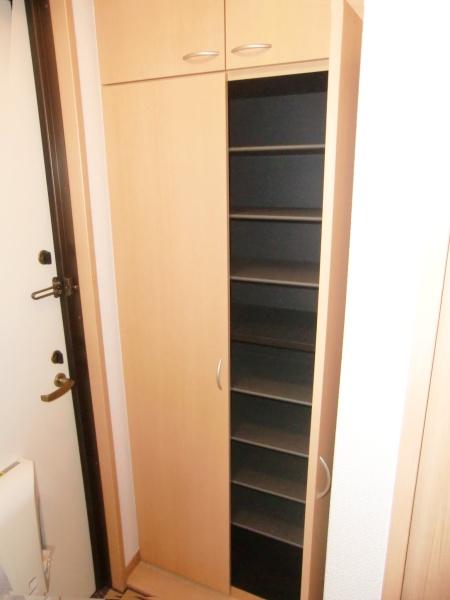 ノーベルパーク16(玄関)