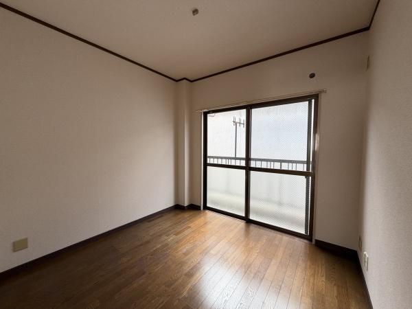 枚方市三栗２丁目のマンション