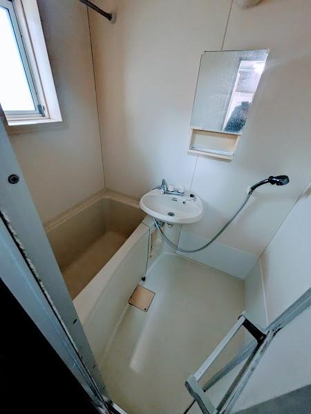 横浜市神奈川区三ツ沢南町のアパート(バス)