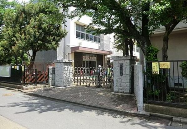 横浜市神奈川区三枚町のテラスハウス(横浜市立菅田中学校)