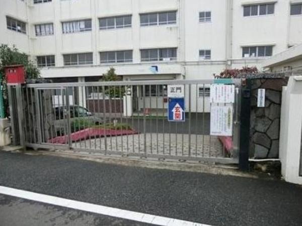 横浜市神奈川区三枚町のテラスハウス(横浜市立羽沢小学校)