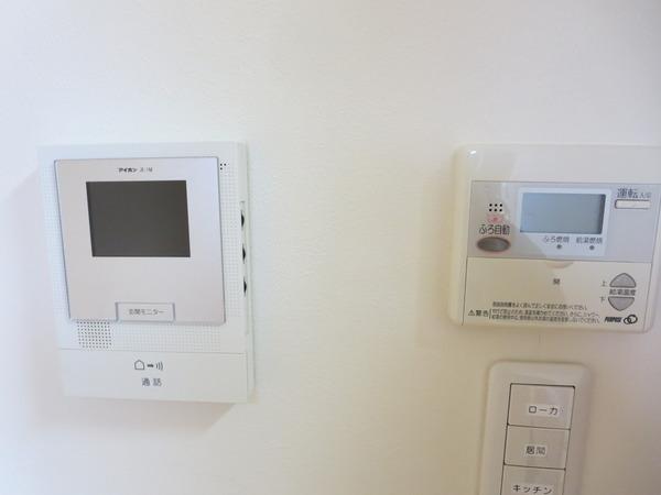 横浜市神奈川区三枚町のテラスハウス