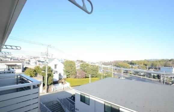 横浜市神奈川区三枚町のテラスハウス