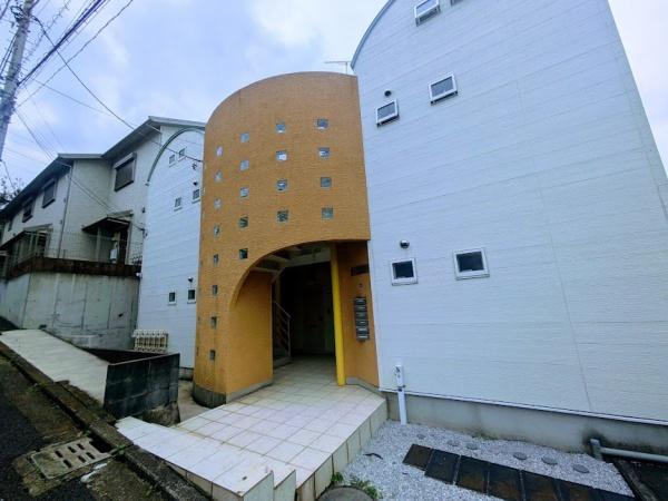 横浜市神奈川区栗田谷のアパート