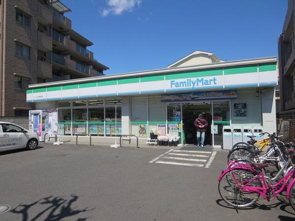 横浜市神奈川区三ツ沢上町のテラスハウス(ファミリーマート三ツ沢上町駅前店)