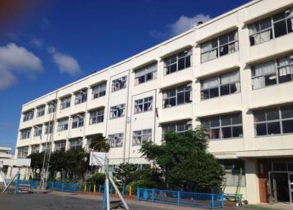 横浜市保土ケ谷区東川島町のマンション(横浜市立上星川小学校)