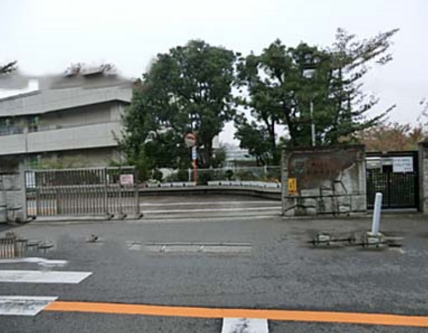 横浜市神奈川区栗田谷の貸家(横浜市立松本中学校)