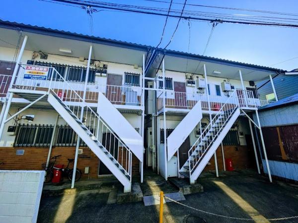 横浜市神奈川区六角橋５丁目のアパート