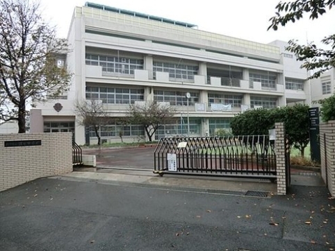 横浜市神奈川区子安通3丁目の貸家(横浜市立錦台中学校)