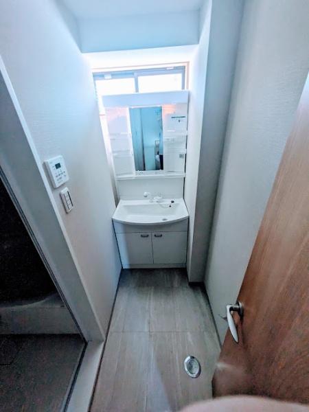 横浜市神奈川区泉町のテラスハウス