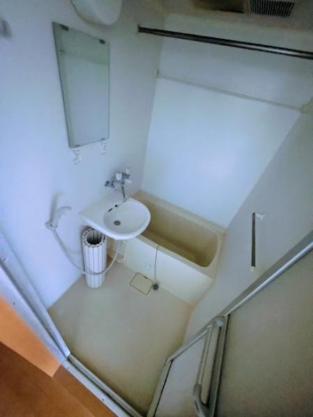 横浜市神奈川区反町1丁目の事務所(バス)