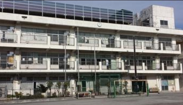横浜市保土ケ谷区瀬戸ケ谷町のテラスハウス(横浜市立岩崎小学校)