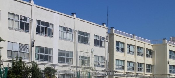 横浜市西区霞ケ丘のアパート(横浜市立一本松小学校)