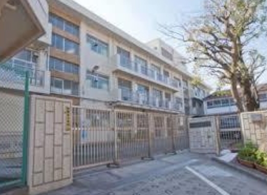横浜市港南区上永谷1丁目の貸家(横浜市立相武山小学校)