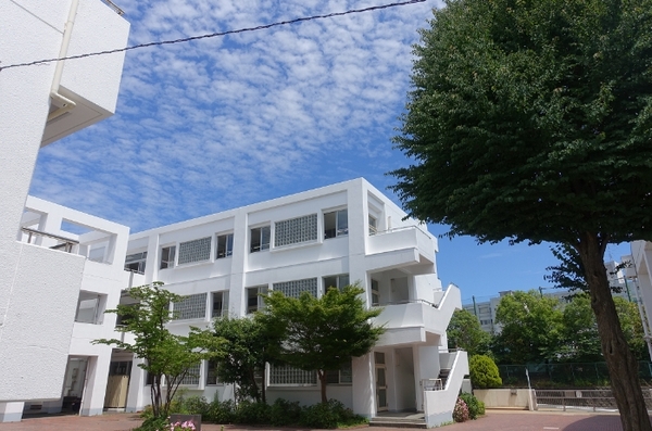 横浜市港南区上永谷1丁目の貸家(横浜市立東永谷中学校)