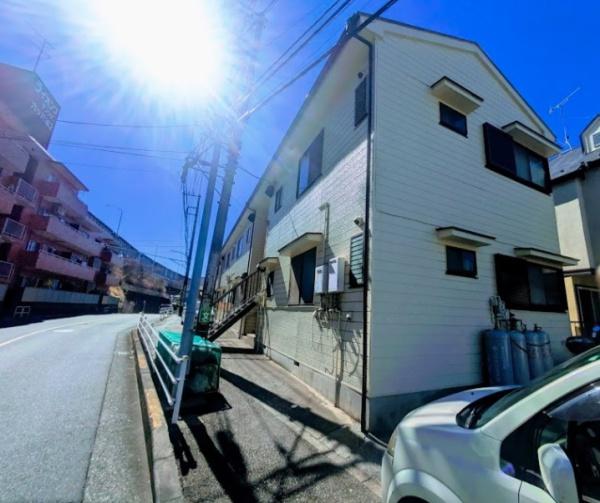 横浜市南区六ツ川３丁目のアパート
