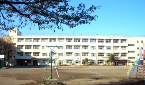 横浜市保土ケ谷区常盤台のテラスハウス(横浜市立常盤台小学校)