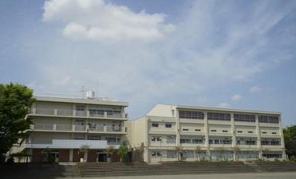 横浜市保土ケ谷区仏向西のマンション(横浜市立橘中学校)