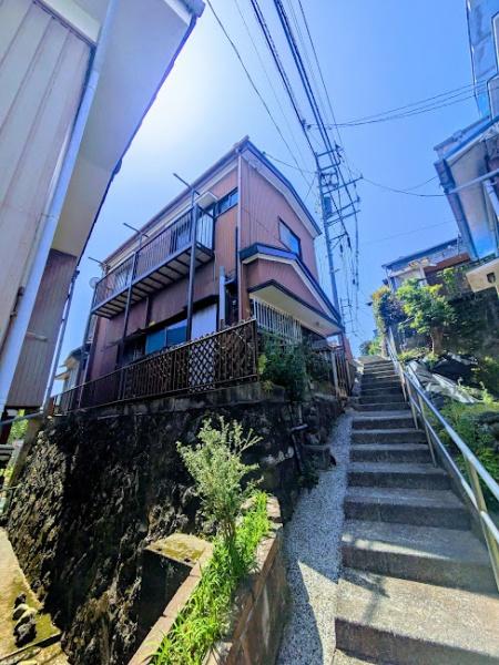 横浜市西区東久保町の貸家