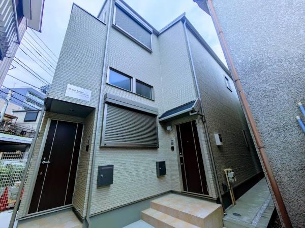 横浜市西区久保町のテラスハウス