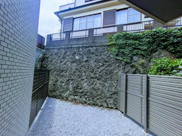 横浜市神奈川区斎藤分町のテラスハウス