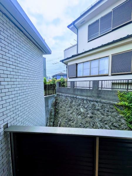 横浜市神奈川区斎藤分町のテラスハウス
