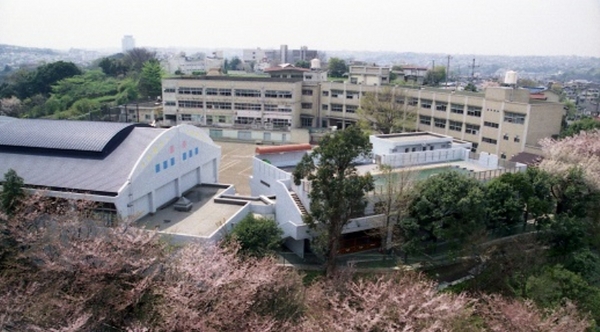 横浜市南区大岡1丁目のマンション(横浜市立岡村小学校)