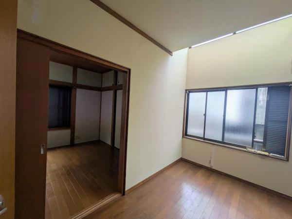 横浜市西区東久保町のアパート