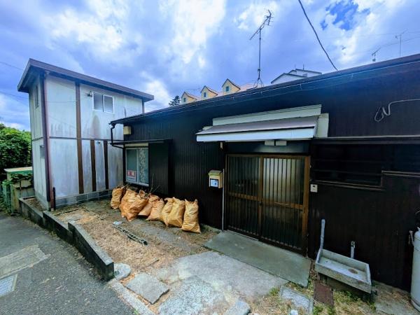 横浜市神奈川区菅田町の貸家