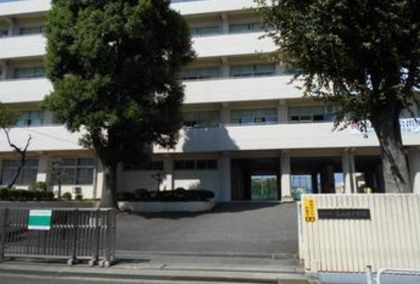 横浜市港南区日限山1丁目の貸家(横浜市立丸山台中学校)