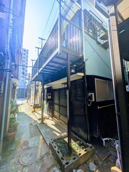 横浜市神奈川区浦島町のテラスハウス