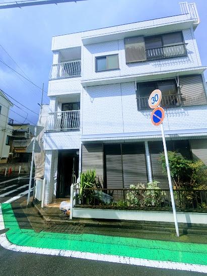 横浜市西区東久保町の貸家