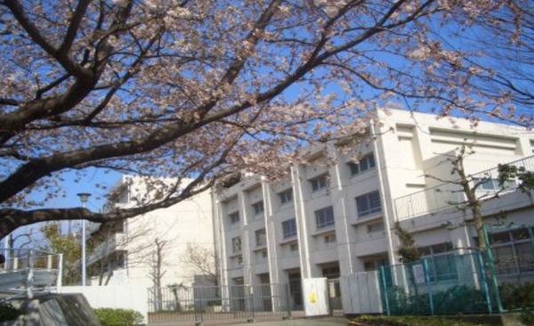 横浜市戸塚区平戸町の貸家(横浜市立平戸中学校)