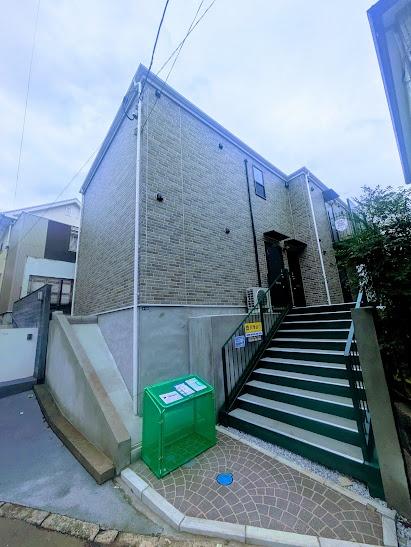 横浜市神奈川区三ツ沢下町のテラスハウス