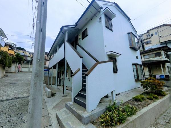 横浜市神奈川区三枚町のアパート(エントランス)