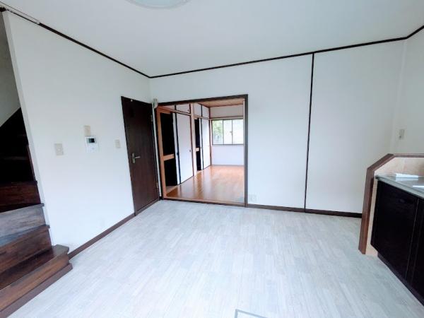 横浜市南区六ツ川３丁目のテラスハウス