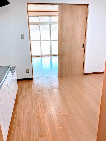 横浜市西区岡野2丁目のマンション(リビング)
