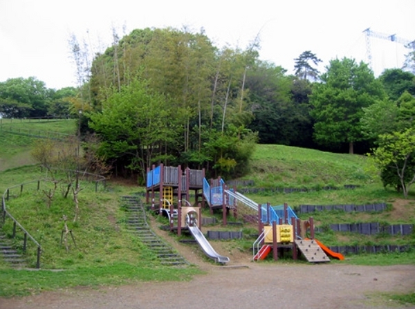 横浜市神奈川区西寺尾４丁目のテラスハウス(寺尾の丘公園)