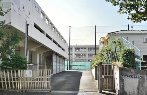 横浜市保土ケ谷区瀬戸ケ谷町のマンション(横浜市立岩崎中学校)